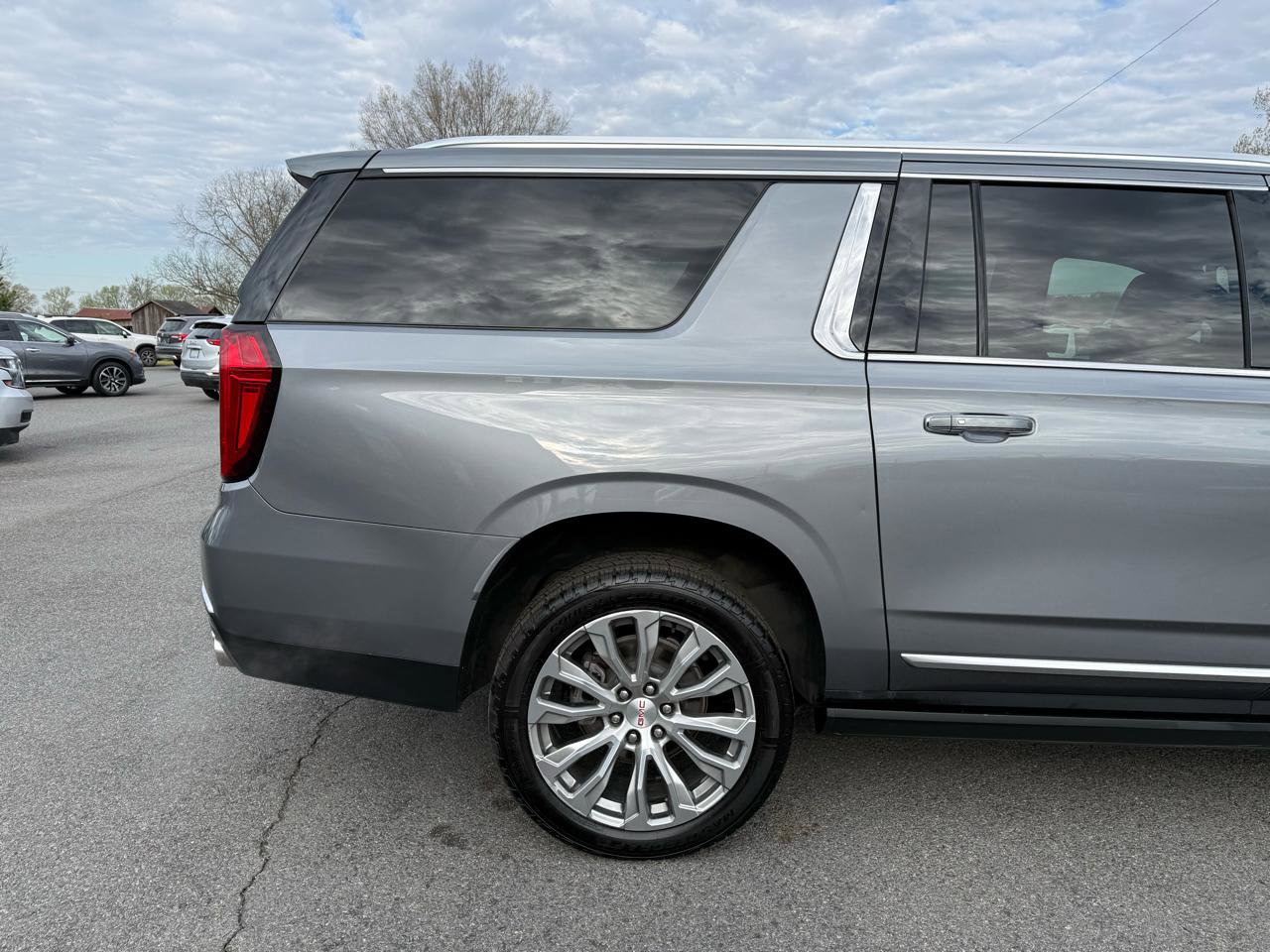 Used 2022 GMC Yukon XL Denali AWD/4WD image 43