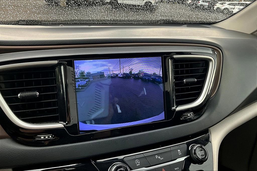 Used 2017 Chrysler Pacifica Touring Plus FWD image 17