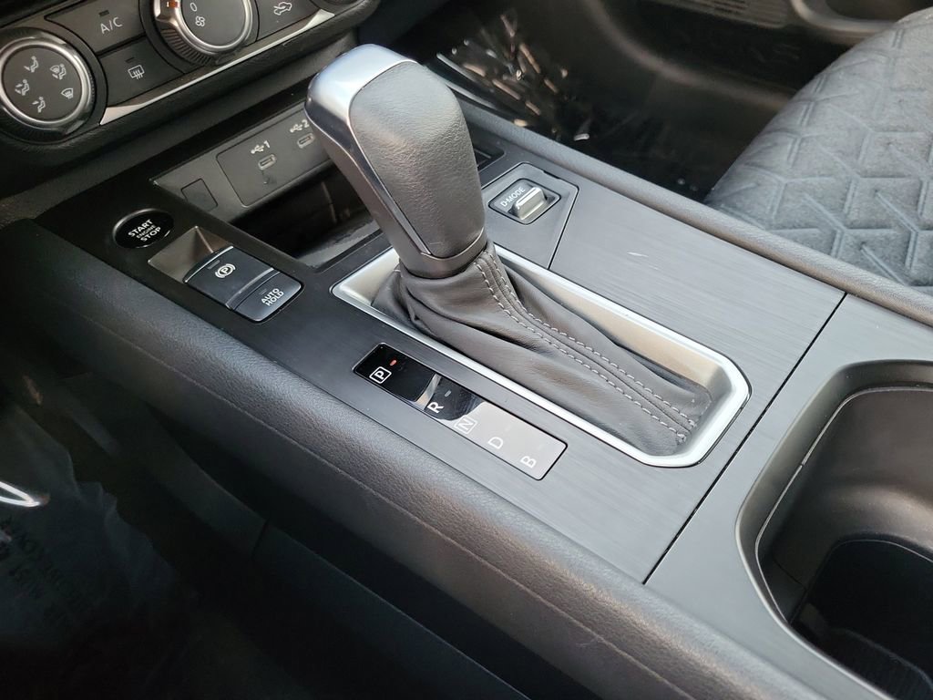 Certified 2025 Nissan Kicks SV image 14