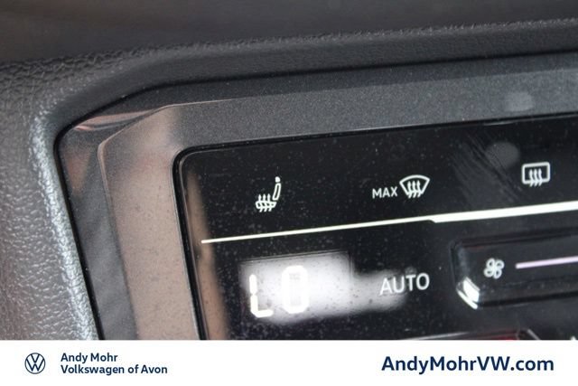 Used 2024 Volkswagen Tiguan SE AWD/4WD image 40