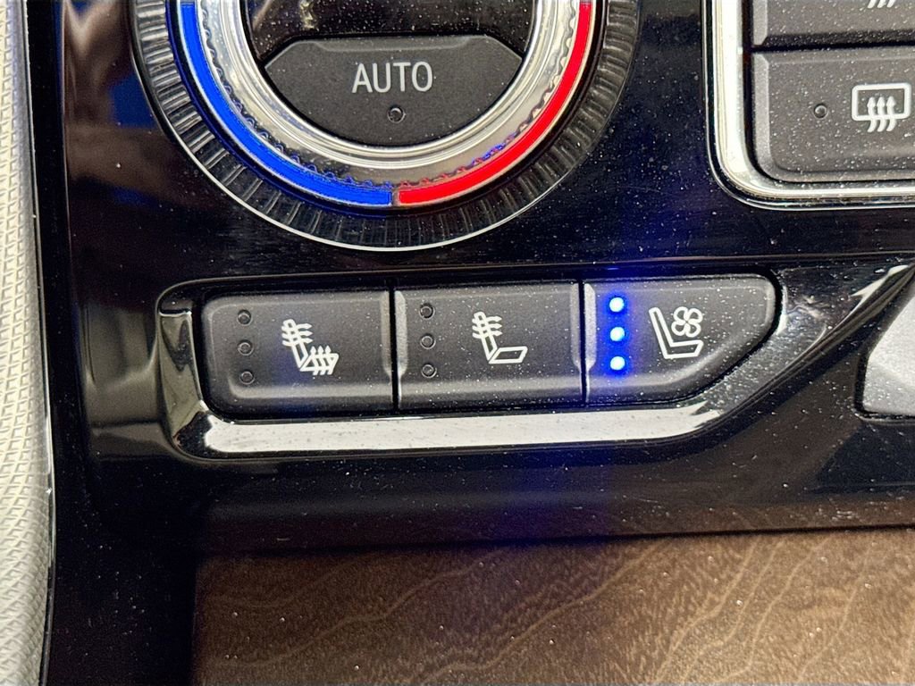 Used 2021 GMC Yukon Denali w/ Denali Premium Package image 26