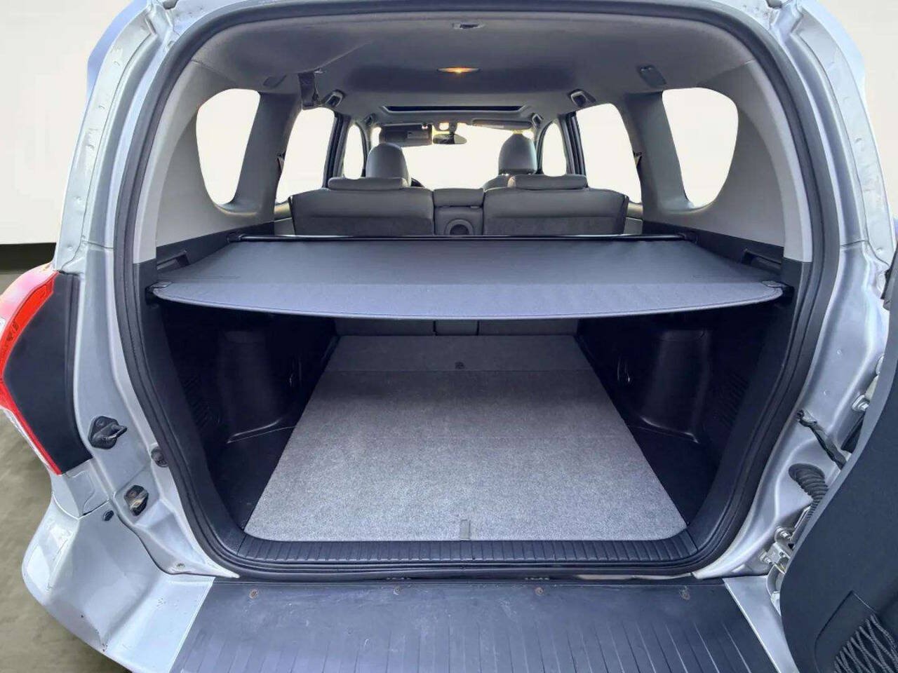 Used 2010 Toyota RAV4 Limited w/ Limited Extra Value Pkg AWD/4WD image 6
