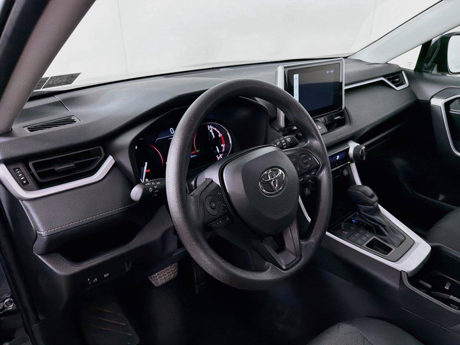Used 2025 Toyota RAV4 XLE AWD/4WD image 16