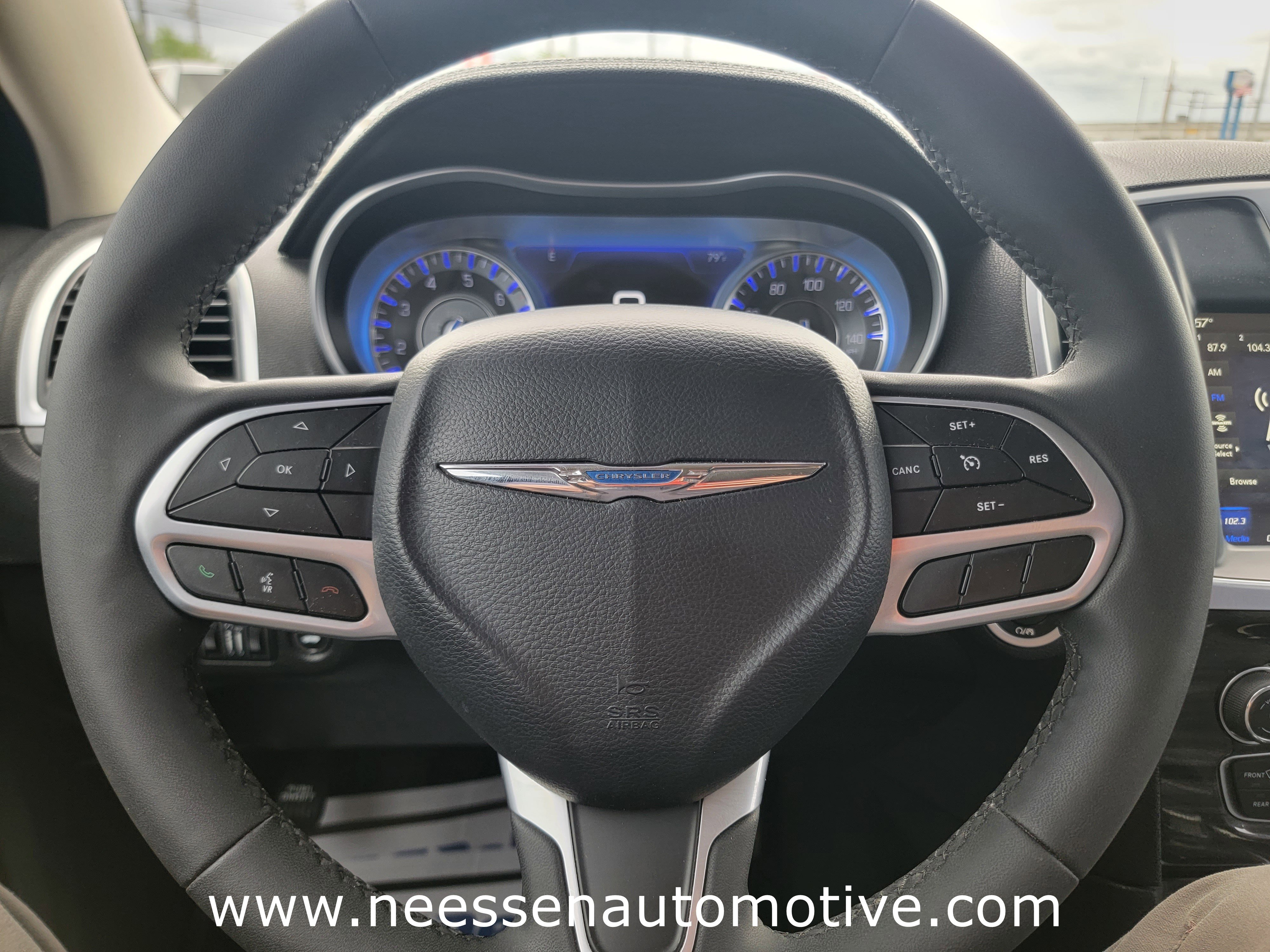 Used 2022 Chrysler 300 Touring L image 18