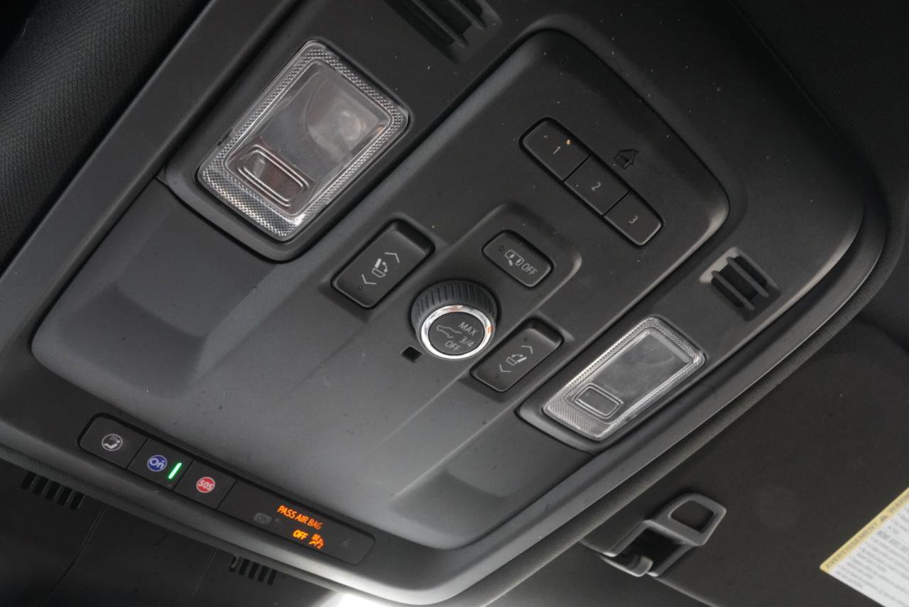 Used 2022 Cadillac Escalade Luxury image 31