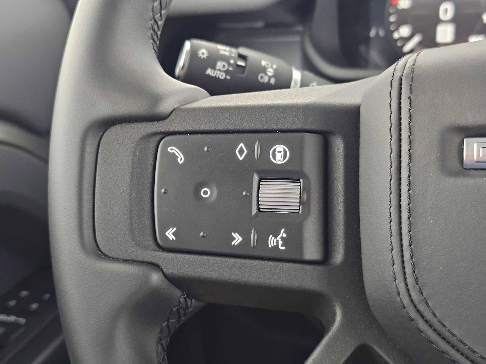 New 2025 Land Rover Defender 110 X image 27