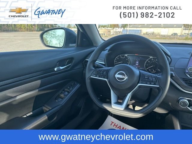 Used 2025 Nissan Altima 2.5 SV FWD image 23