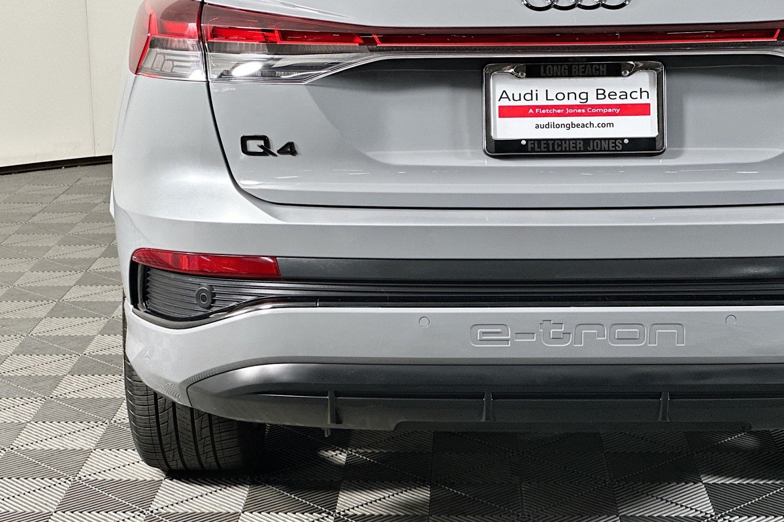 Used 2023 Audi Q4 e-tron Premium w/ Convenience Package AWD/4WD image 17