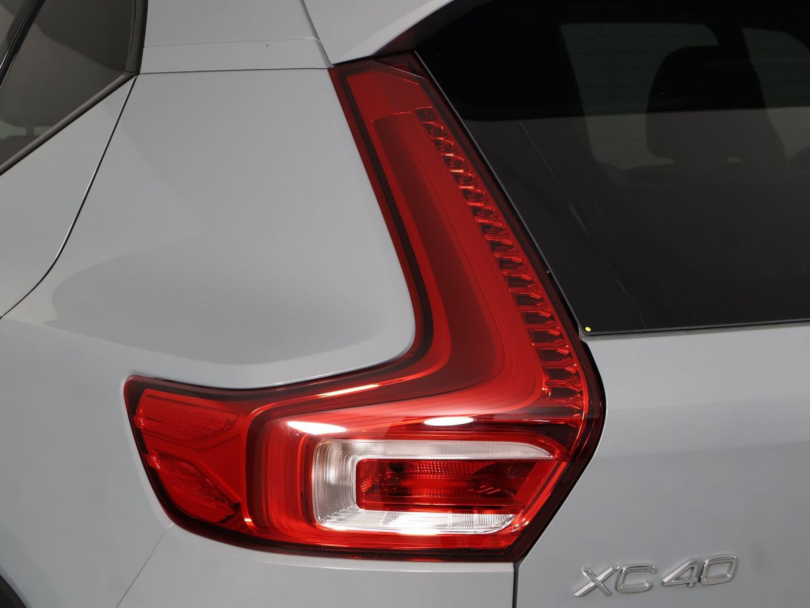 Certified 2026 Volvo XC40 B5 Plus AWD/4WD image 18