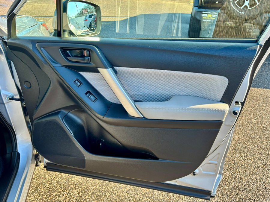 Used 2017 Subaru Forester 2.5i w/ Alloy Wheel Package image 10