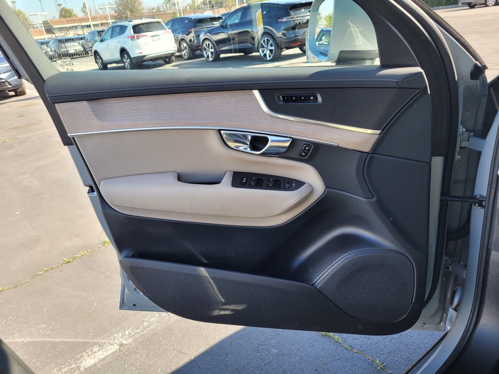 Certified 2025 Volvo XC90 T8 Plus image 12