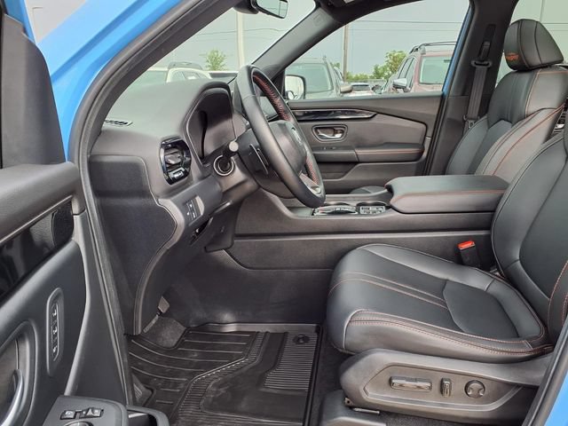 Used 2025 Honda Pilot TrailSport image 7