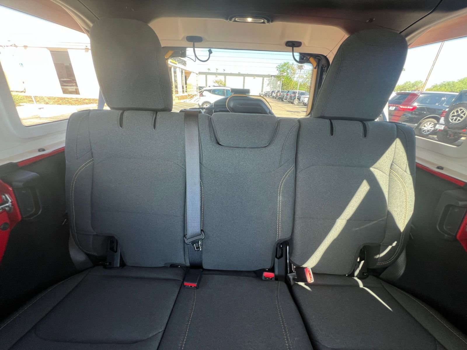 Used 2025 Jeep Wrangler Sahara image 38