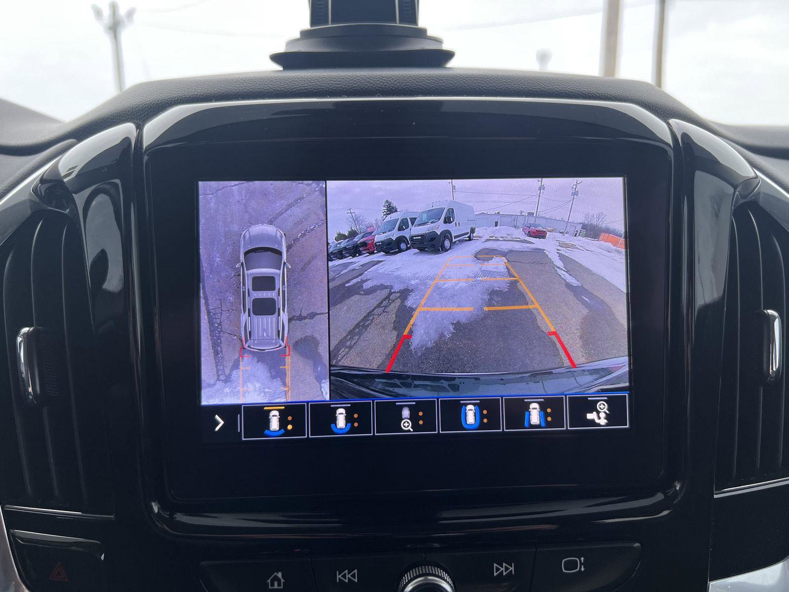 Used 2021 Chevrolet Traverse Premier image 18