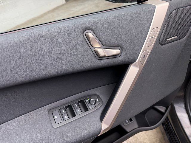 Used 2026 BMW iX xDrive60 image 11