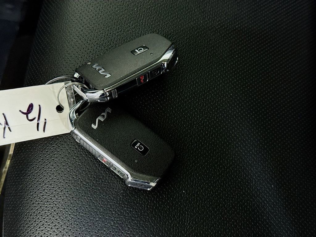 Used 2024 Kia Sportage EX image 32