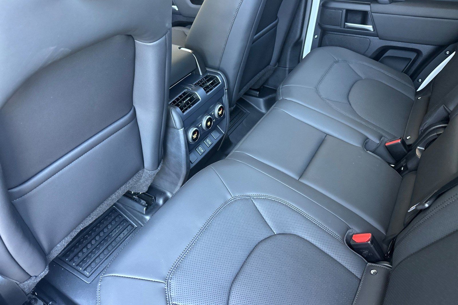 New 2026 Land Rover Defender 110 S AWD/4WD image 21