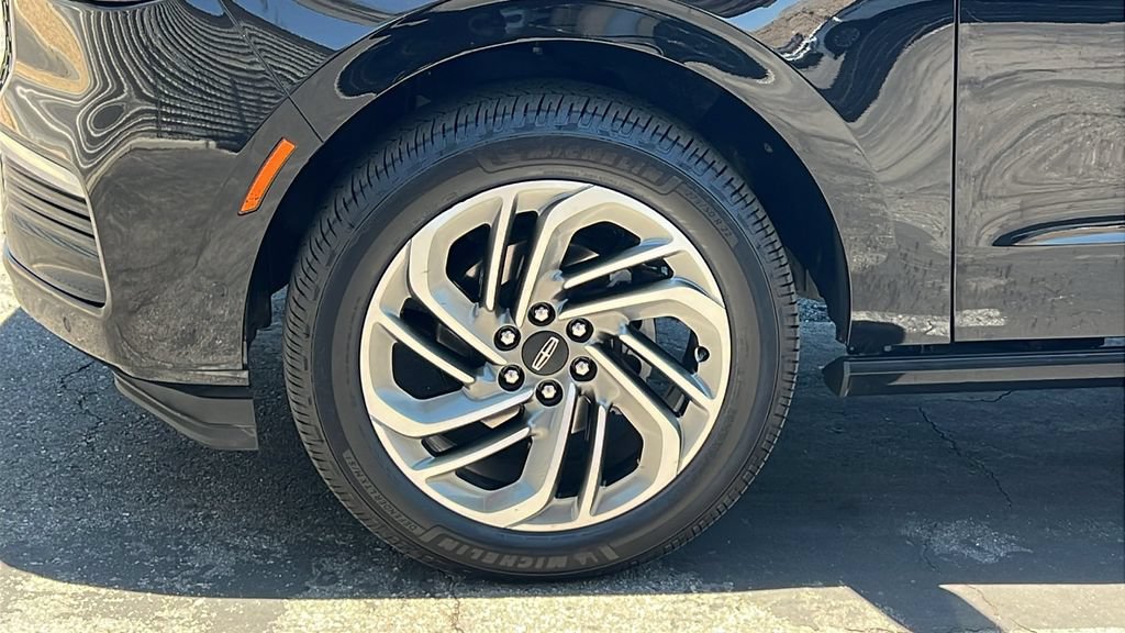 Certified 2025 Lincoln Navigator L Reserve AWD/4WD image 7