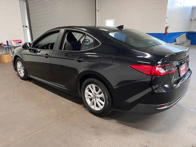 Used 2025 Toyota Camry LE image 5