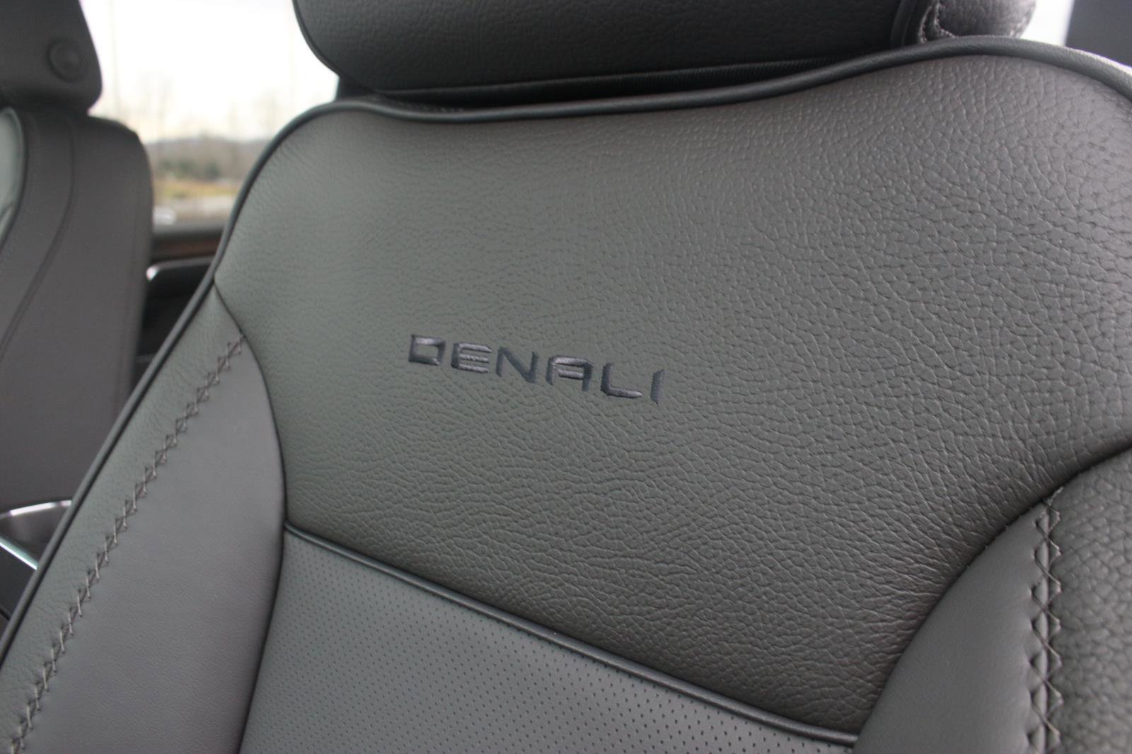 New 2026 GMC Sierra 2500 Denali w/ Denali Reserve Package image 14