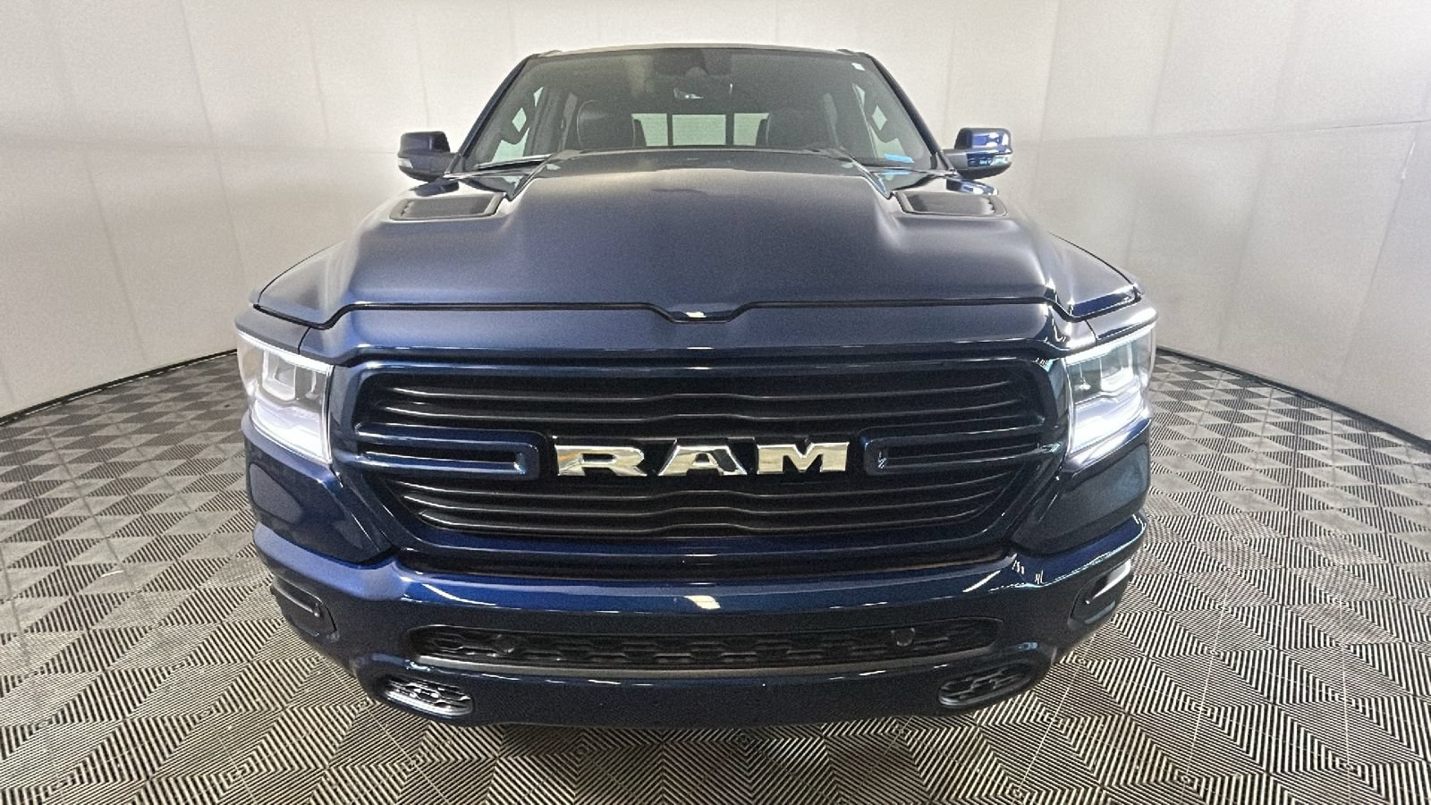 Used 2024 RAM 1500 Laramie AWD/4WD image 9