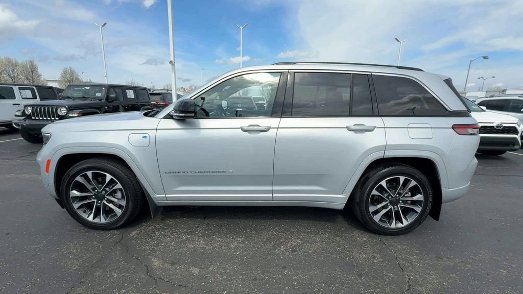 Used 2023 Jeep Grand Cherokee L Limited AWD/4WD image 5