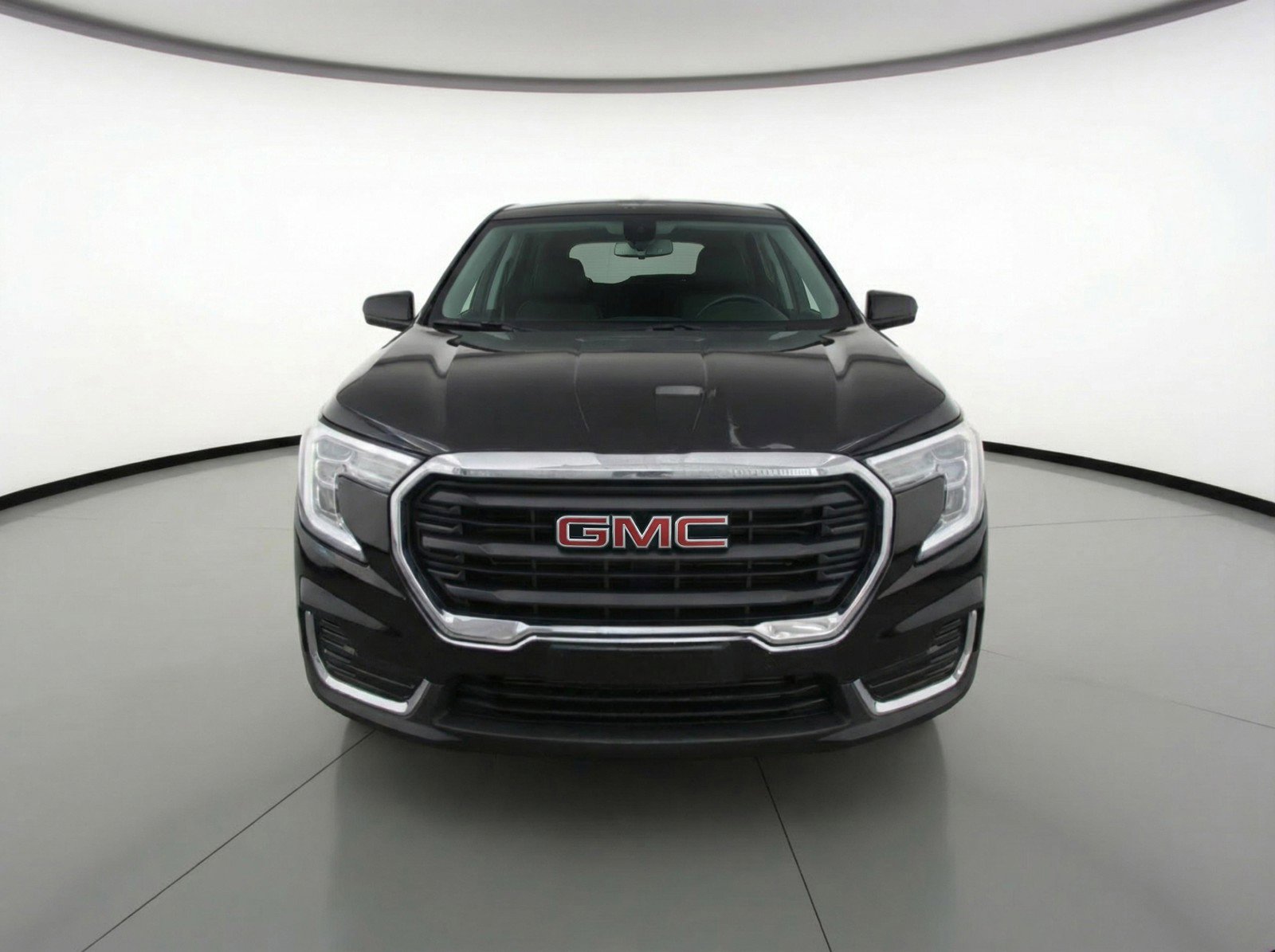 Used 2024 GMC Terrain SLE image 2
