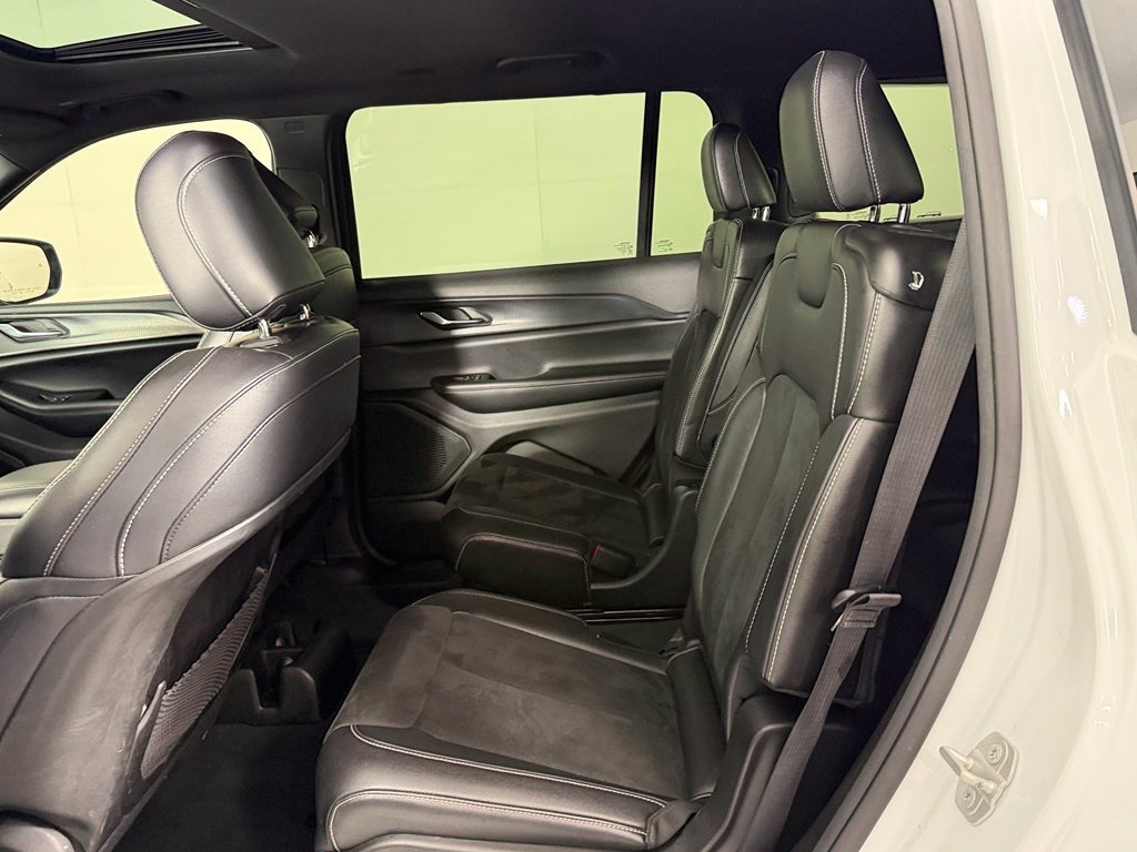 Used 2024 Jeep Grand Cherokee L Altitude RWD image 16