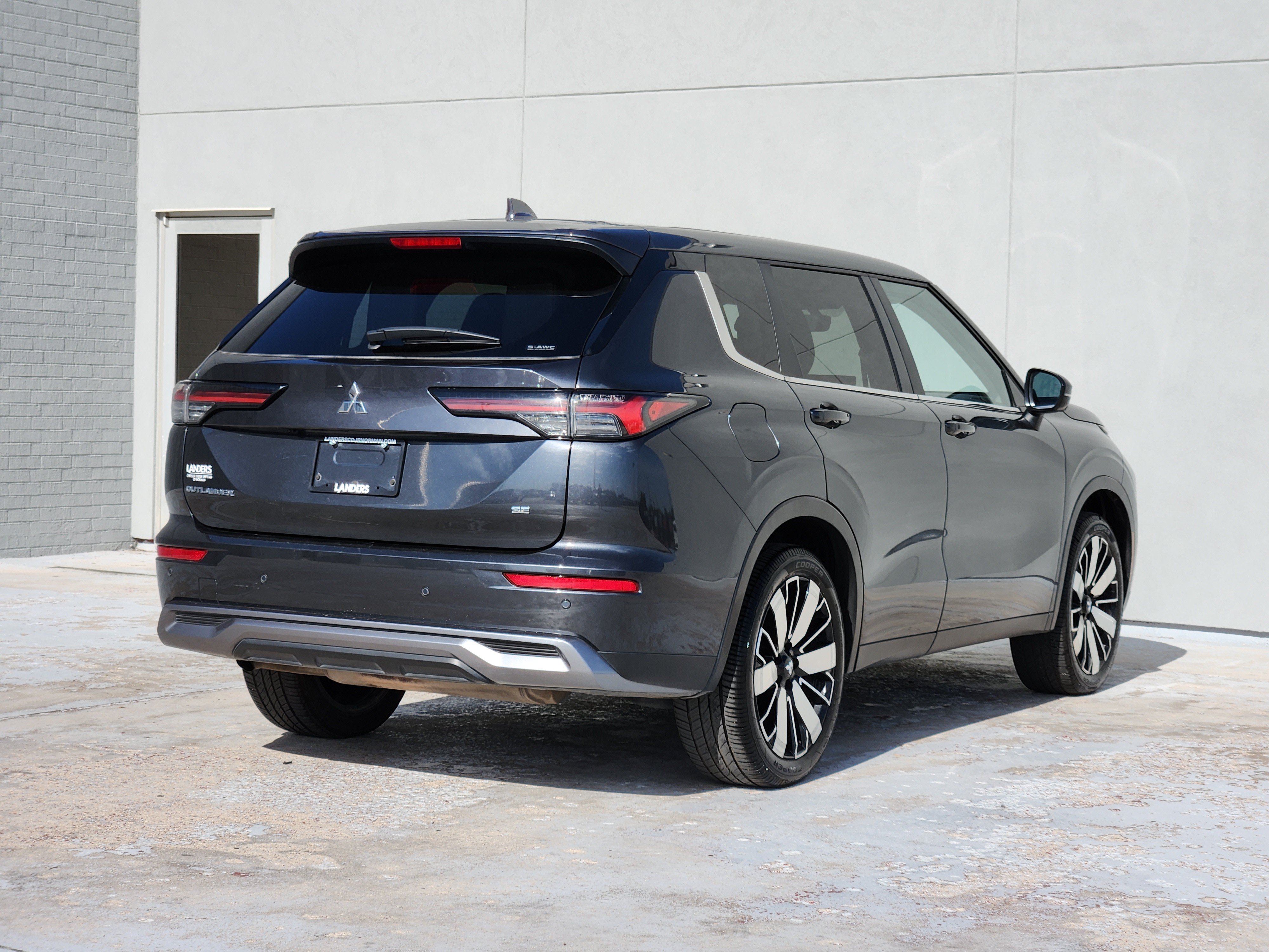 Used 2025 Mitsubishi Outlander SE AWD/4WD image 8