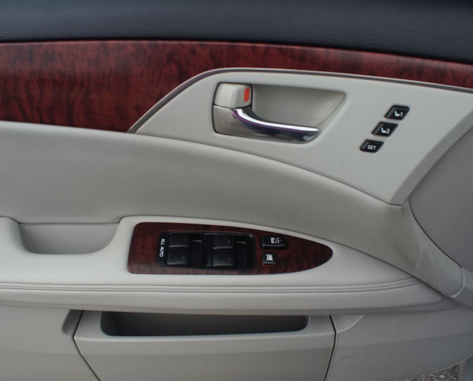 Used 2012 Toyota Avalon Limited FWD image 22