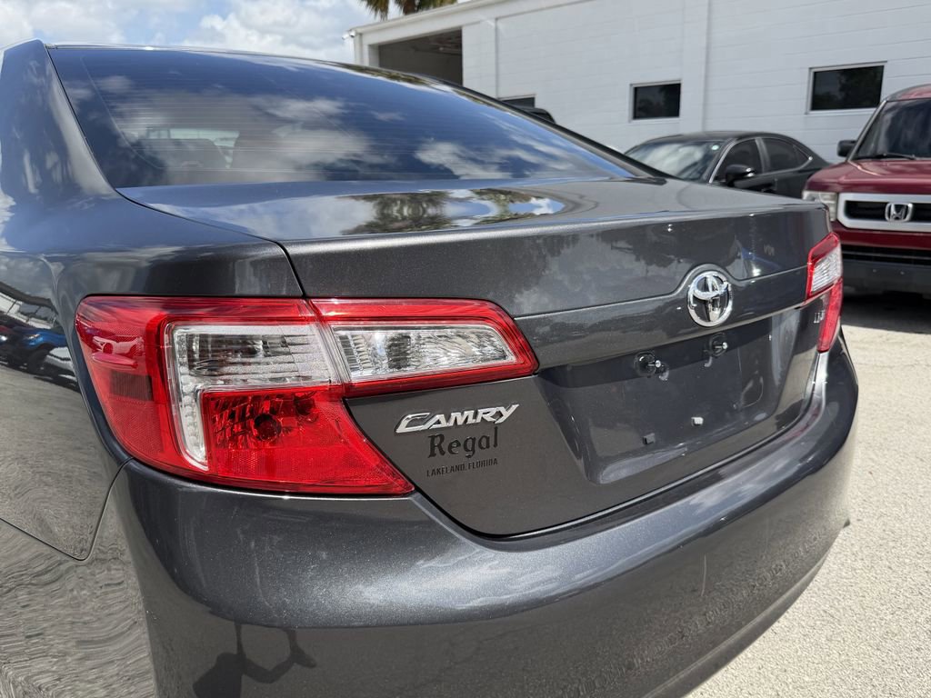 Used 2013 Toyota Camry LE image 12
