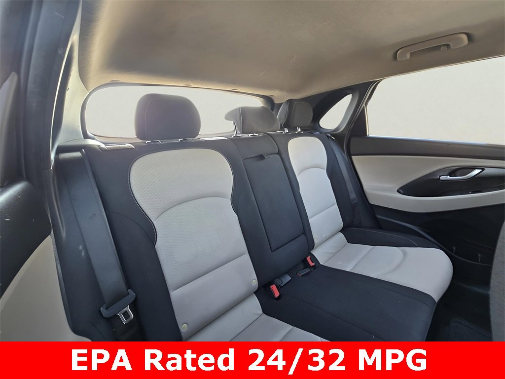 Used 2018 Hyundai Elantra GT image 12