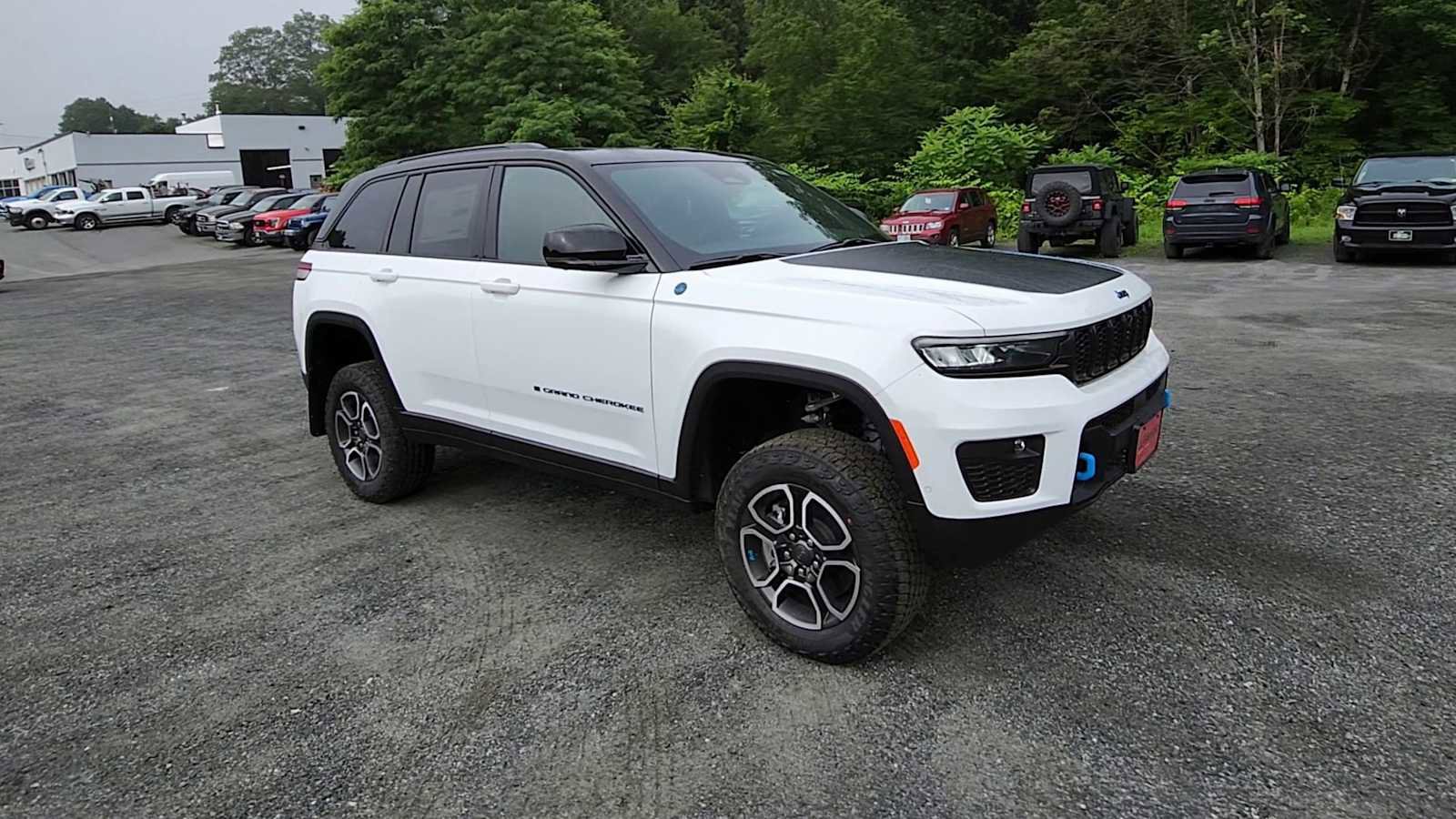 New 2024 Jeep Grand Cherokee Trailhawk w/ Advanced Protech Group II image 2