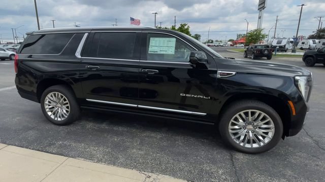 New 2026 GMC Yukon XL Denali w/ Sun & Power Step Package AWD/4WD image 3