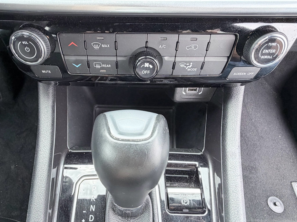 Used 2025 Jeep Compass Latitude AWD/4WD image 17