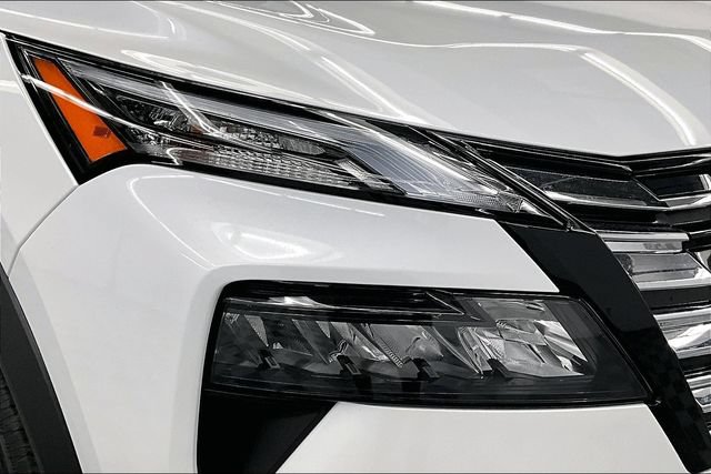 New 2025 Nissan Rogue SL w/ Tech Package AWD/4WD image 13