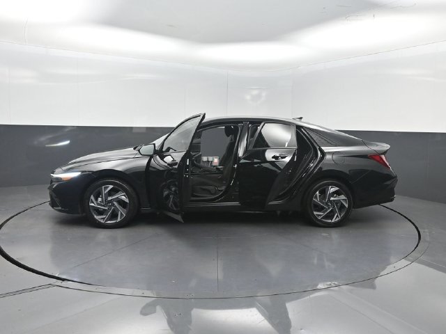 Used 2025 Hyundai Elantra Sport FWD image 33