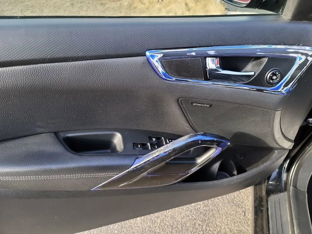 Used 2013 Hyundai Veloster w/ Style Pkg image 35