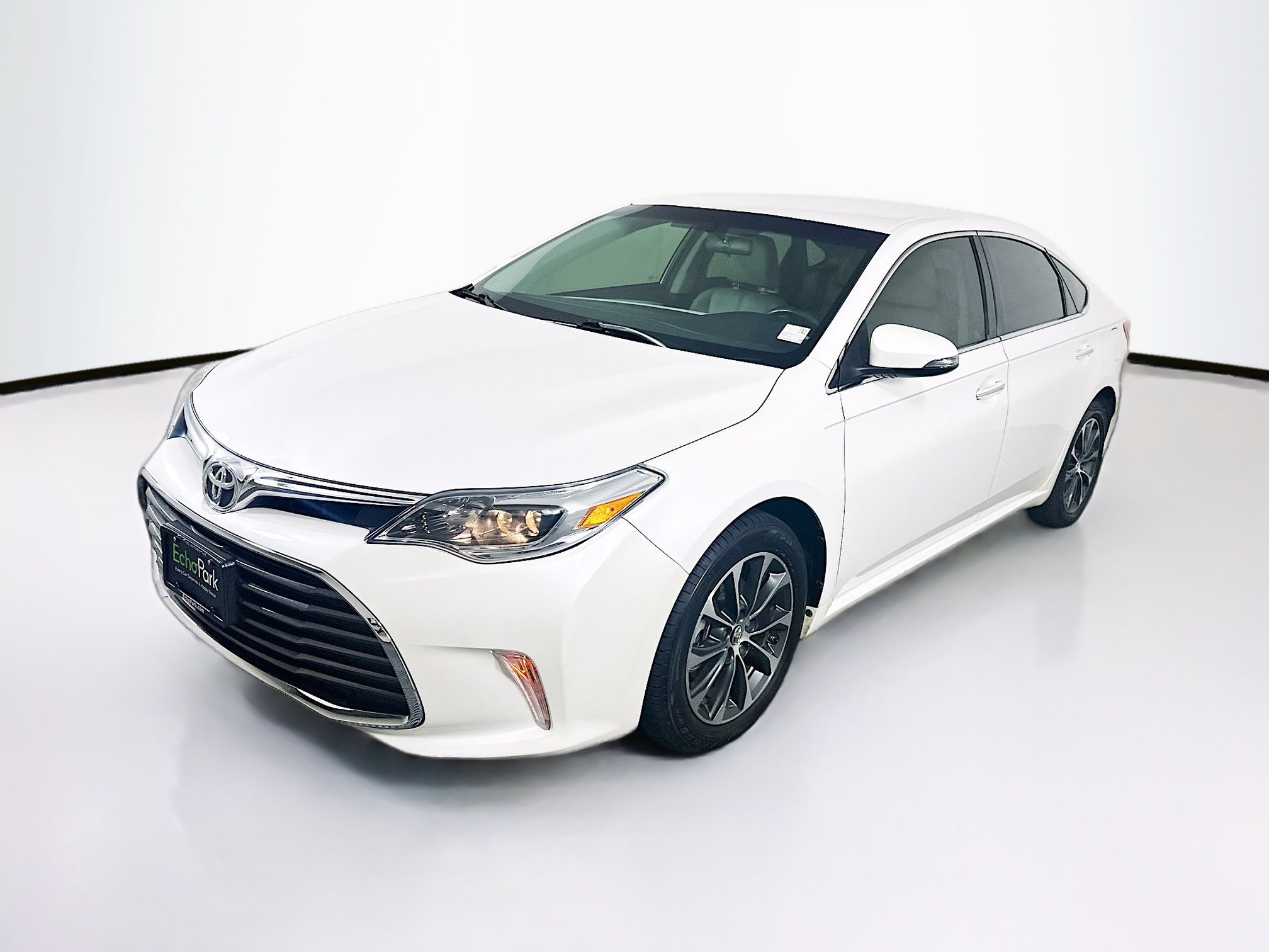 Used 2016 Toyota Avalon XLE FWD image 3