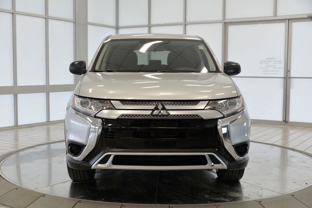 Used 2020 Mitsubishi Outlander SE image 3