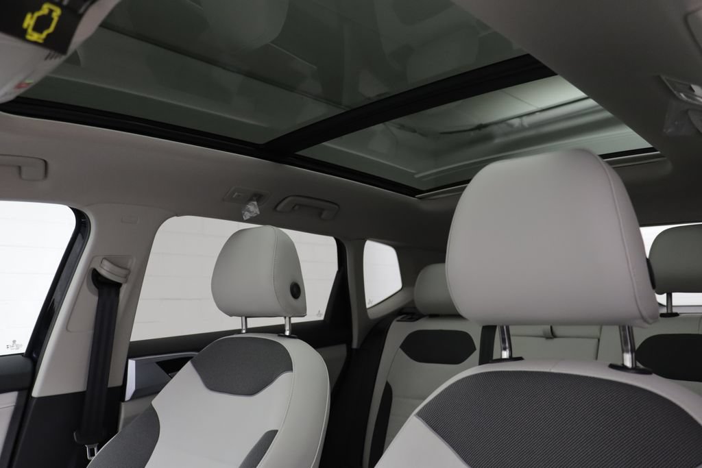 New 2026 Volkswagen Taos SE AWD/4WD image 13