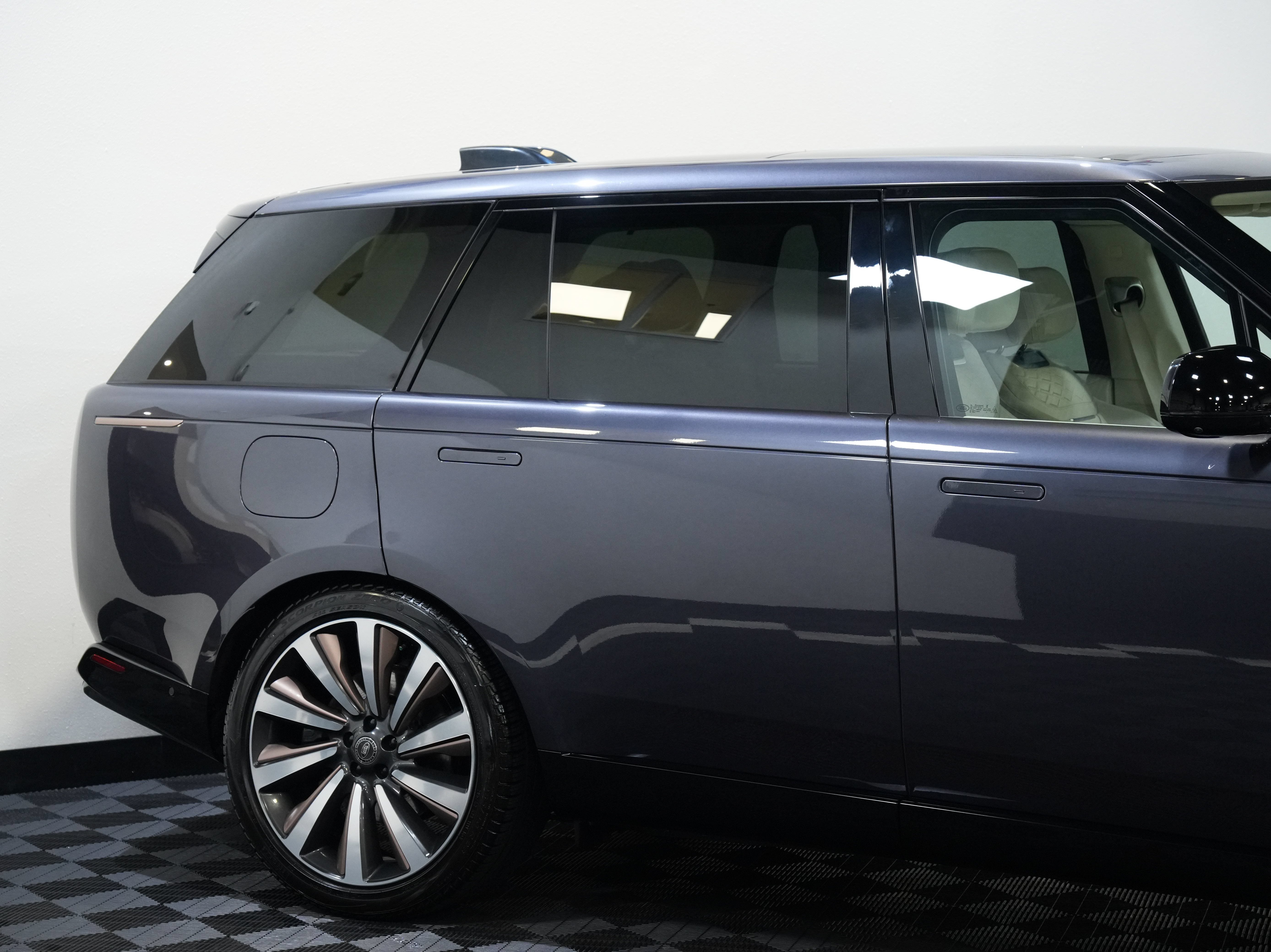 Used 2023 Land Rover Range Rover SV AWD/4WD image 14