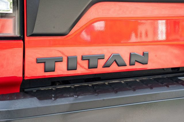 Used 2023 Nissan Titan PRO-4X w/ Pro-4x Convenience Package AWD/4WD image 14
