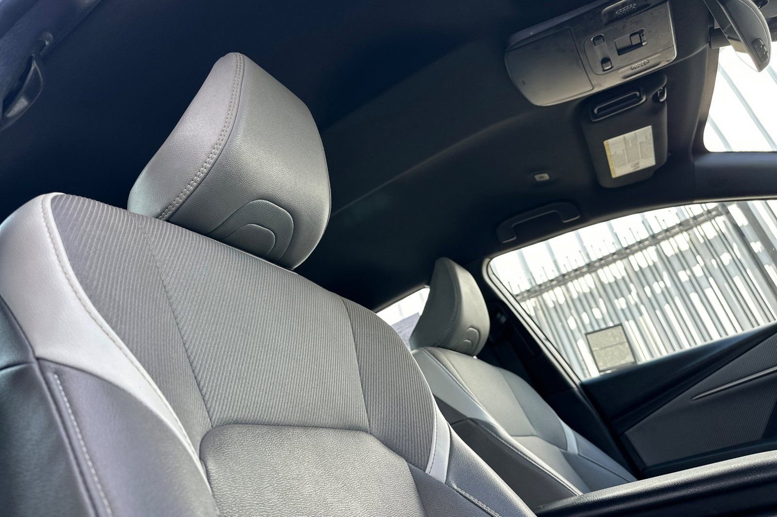 Used 2025 Toyota Camry SE w/ Convenience Package FWD image 17