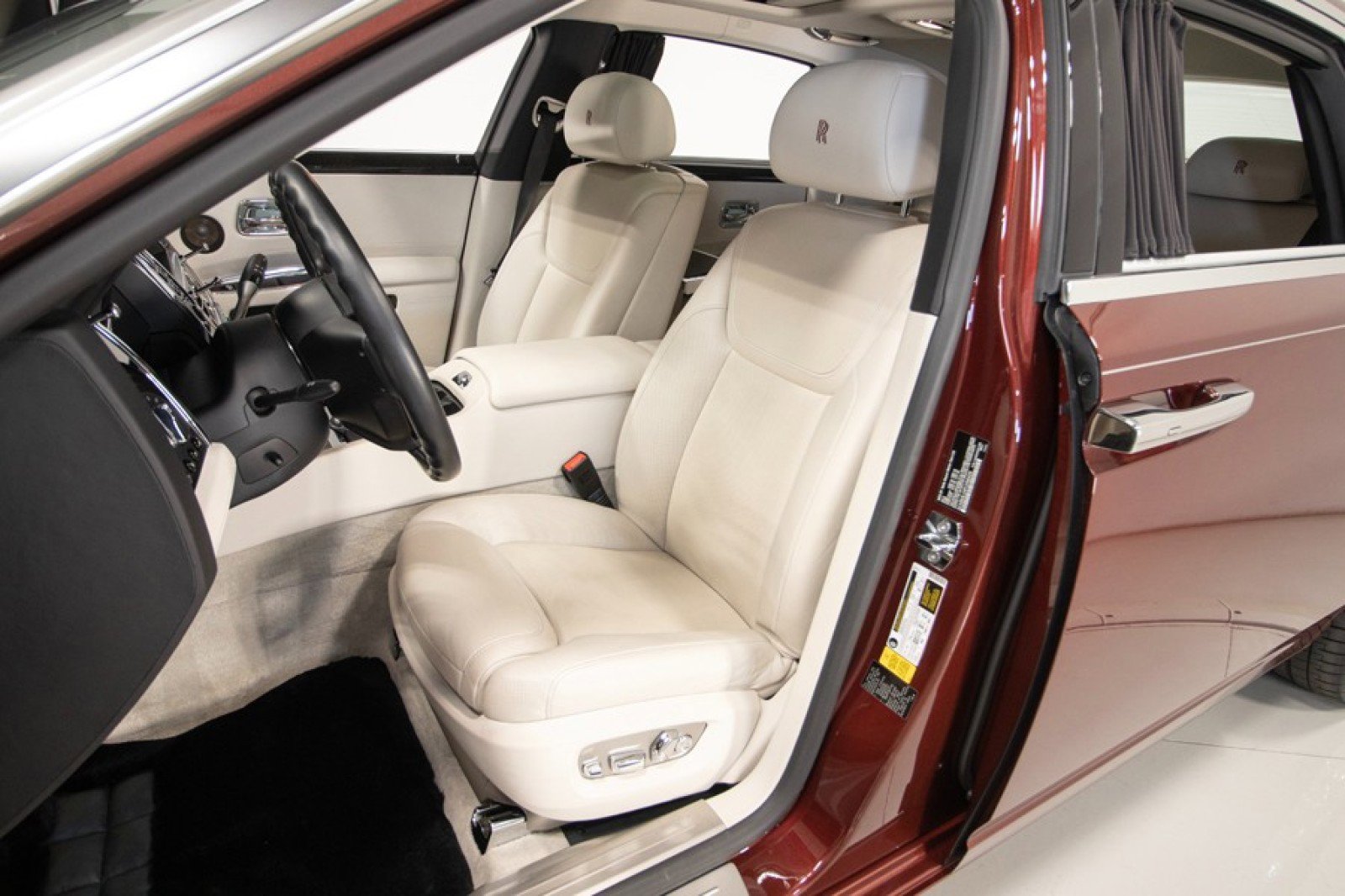 Used 2015 Rolls-Royce Ghost Extended Wheelbase image 43