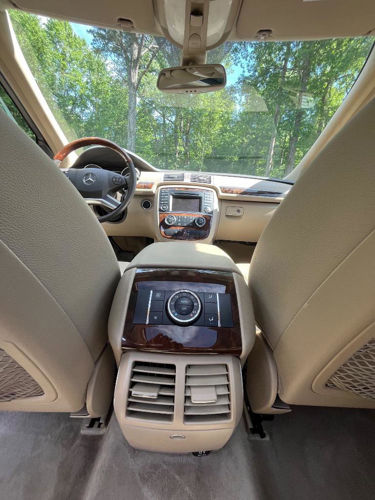 Used 2011 Mercedes-Benz R 350 4MATIC image 28