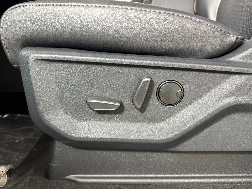 New 2026 Ford F250 Lariat w/ Chrome Package image 18