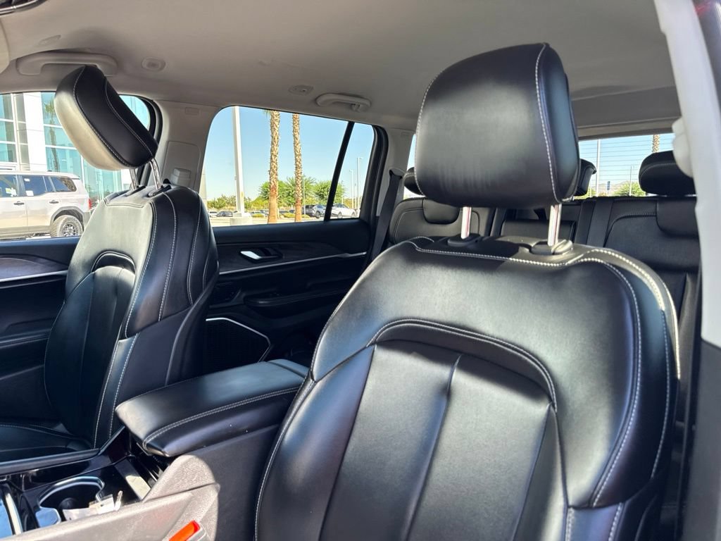 Used 2023 Jeep Grand Cherokee Limited AWD/4WD image 15
