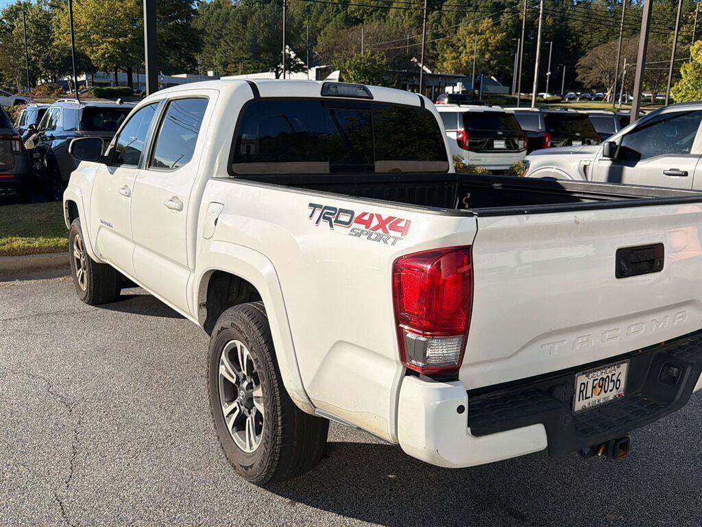 Used 2017 Toyota Tacoma TRD Sport w/ Premium & Technology Package AWD/4WD image 13
