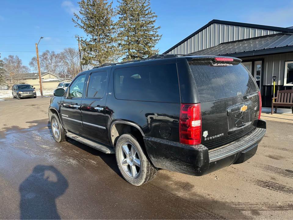 Used 2014 Chevrolet Suburban LTZ image 4